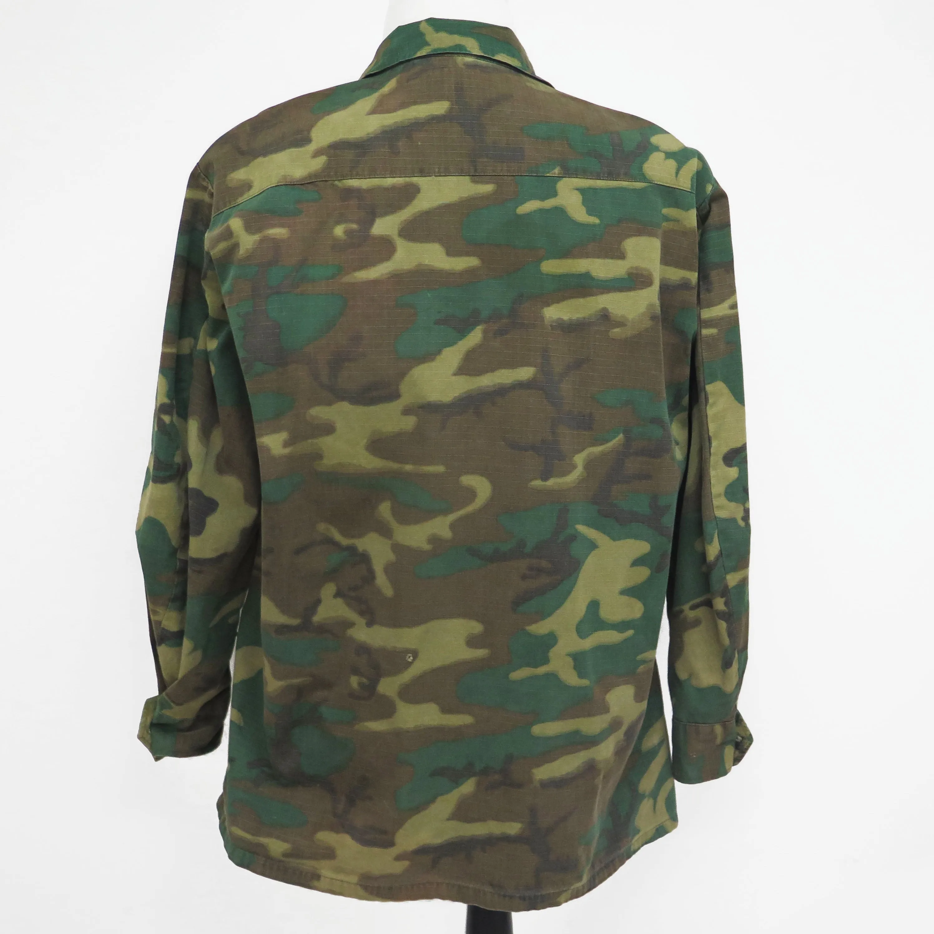 US ARMY HOT WEATHER JACKET CAMO RIP STOP 1977 SIZE LARGE SHORT